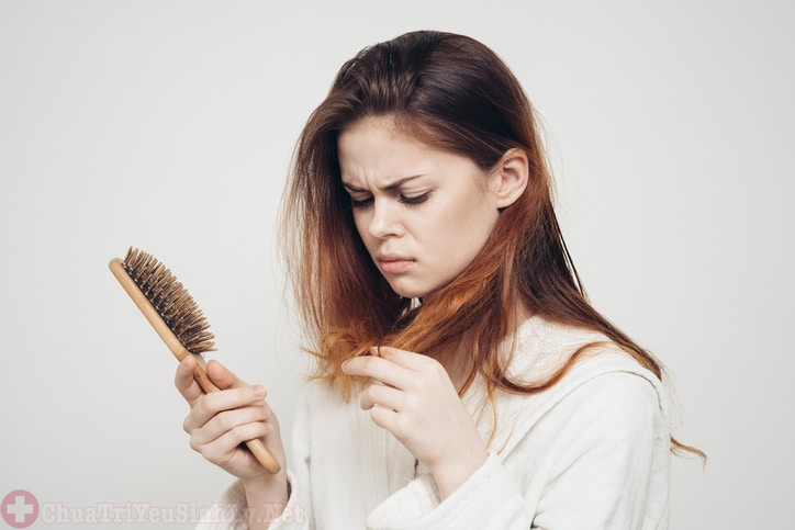 Rụng tóc là triệu chứng của bệnh thận yếu