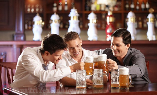 Nam giới uống nhiều bia rượu dễ bị rối loạn cương dương