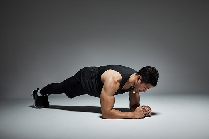 Plank là động tác đơn giản nhưng giúp cơ bắp săn chắc hơn